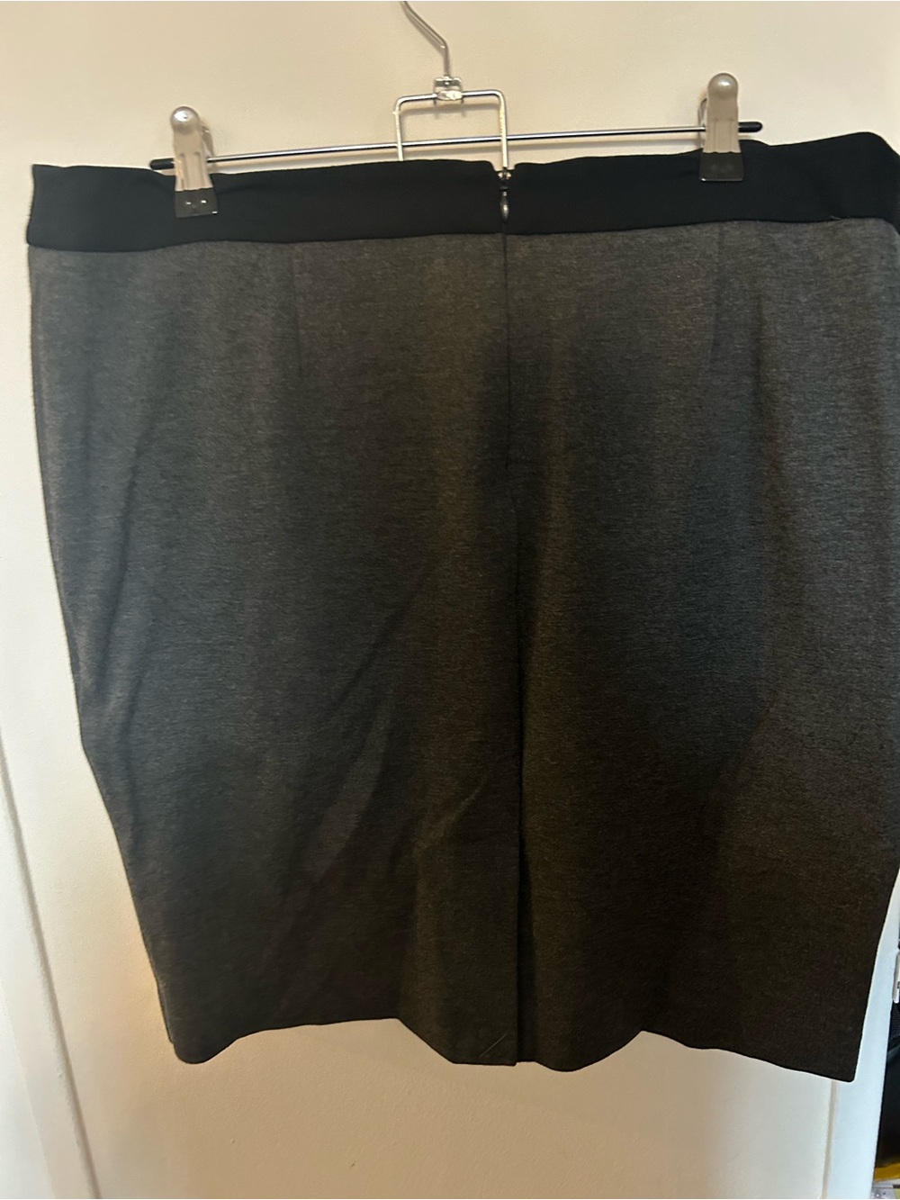 Sleek Dark Gray Pencil Skirt with Exposed Zip - Picture 3 of 3